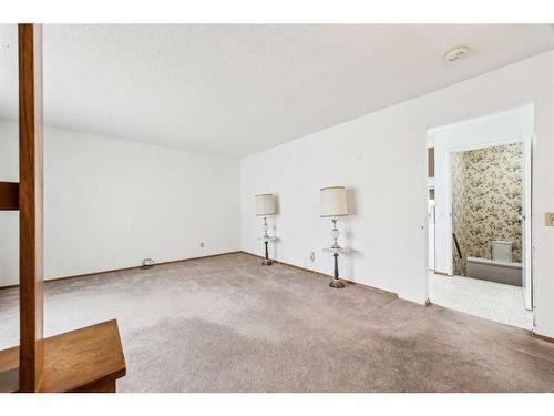 32 Allandale Close Se, Calgary, AB - Indoor Photo Showing Other Room