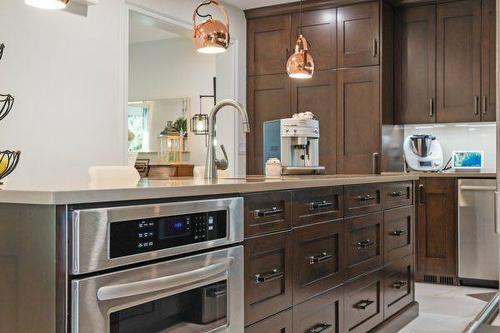 404 129 Avenue Se, Calgary, AB - Indoor Photo Showing Kitchen