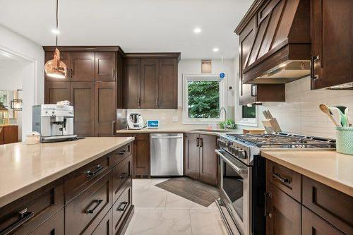 404 129 Avenue Se, Calgary, AB - Indoor Photo Showing Kitchen With Upgraded Kitchen