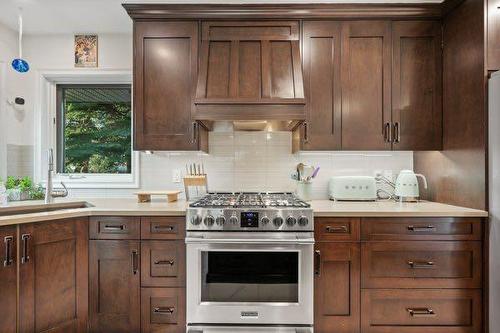 404 129 Avenue Se, Calgary, AB - Indoor Photo Showing Kitchen