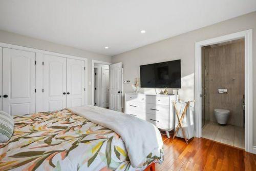 404 129 Avenue Se, Calgary, AB - Indoor Photo Showing Bedroom