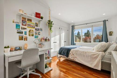 404 129 Avenue Se, Calgary, AB - Indoor Photo Showing Bedroom