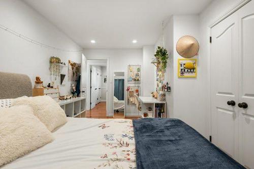 404 129 Avenue Se, Calgary, AB - Indoor Photo Showing Bedroom