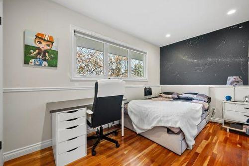 404 129 Avenue Se, Calgary, AB - Indoor Photo Showing Bedroom