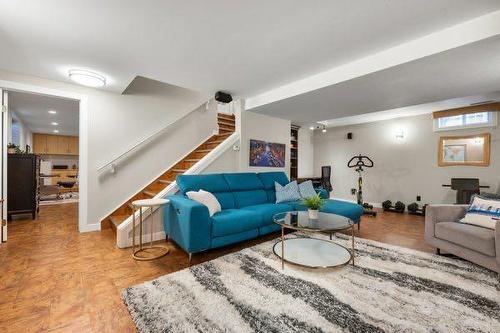 404 129 Avenue Se, Calgary, AB - Indoor Photo Showing Living Room