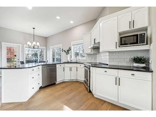 2 Simcrest Grove Sw, Calgary, AB - Indoor Photo Showing Kitchen With Upgraded Kitchen