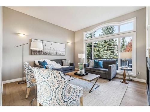 2 Simcrest Grove Sw, Calgary, AB - Indoor Photo Showing Living Room