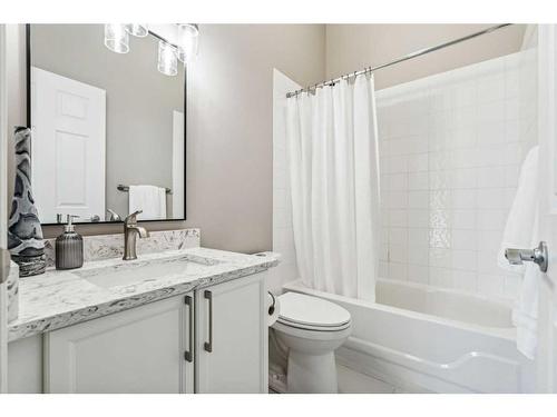 2 Simcrest Grove Sw, Calgary, AB - Indoor Photo Showing Bathroom