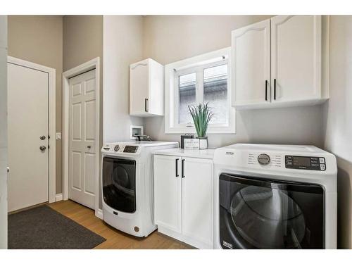 2 Simcrest Grove Sw, Calgary, AB - Indoor Photo Showing Laundry Room