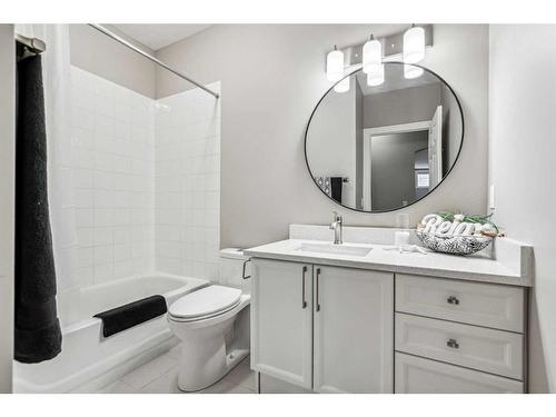 2 Simcrest Grove Sw, Calgary, AB - Indoor Photo Showing Bathroom