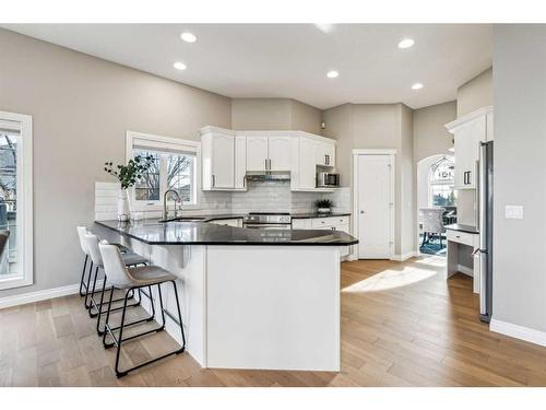 2 Simcrest Grove Sw, Calgary, AB - Indoor Photo Showing Kitchen