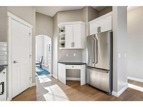 2 Simcrest Grove Sw, Calgary, AB - Indoor Photo Showing Kitchen