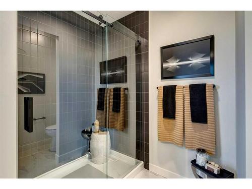 17 Cliff Street, Okotoks, AB - Indoor Photo Showing Bathroom