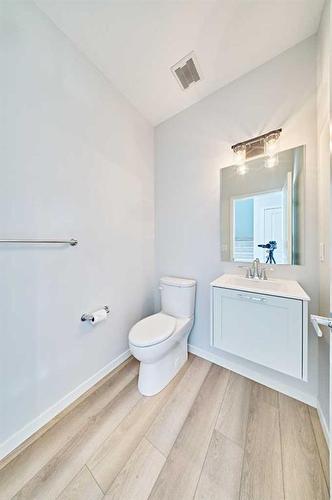 67 Seton Villas Se, Calgary, AB - Indoor Photo Showing Bathroom