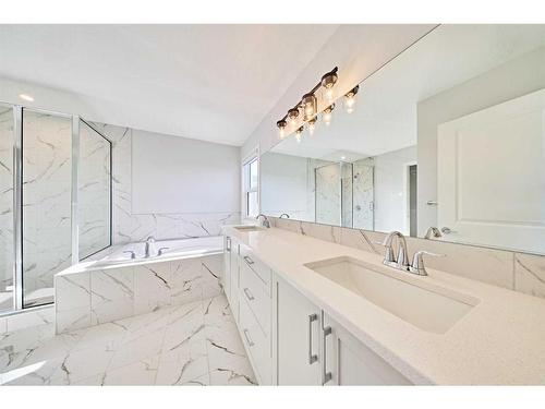 67 Seton Villas Se, Calgary, AB - Indoor Photo Showing Bathroom