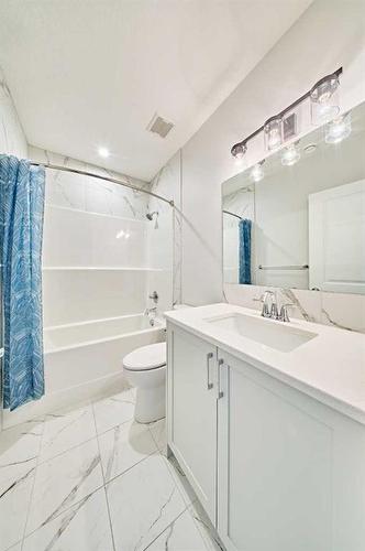 67 Seton Villas Se, Calgary, AB - Indoor Photo Showing Bathroom