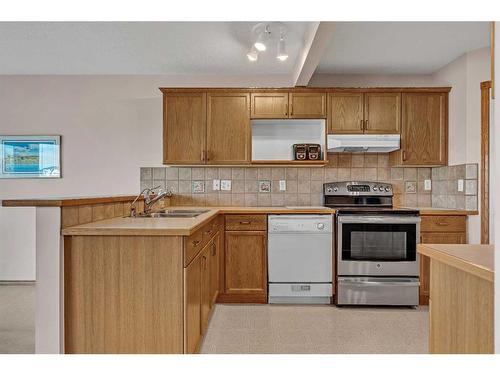 173 Coral Springs Court Ne, Calgary, AB - Indoor Photo Showing Kitchen