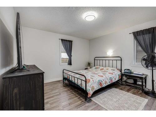 31042 Range Road 281, Rural Mountain View County, AB - Indoor Photo Showing Bedroom