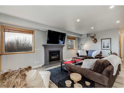 31042 Range Road 281, Rural Mountain View County, AB - Indoor Photo Showing Living Room With Fireplace