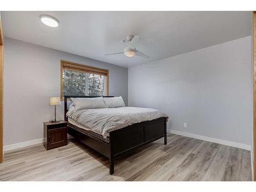 31042 Range Road 281, Rural Mountain View County, AB - Indoor Photo Showing Bedroom