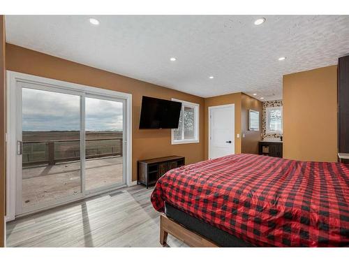 31042 Range Road 281, Rural Mountain View County, AB - Indoor Photo Showing Bedroom