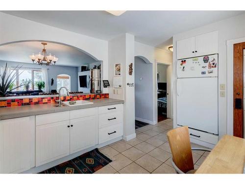 4007 Centre A Street Ne, Calgary, AB - Indoor Photo Showing Kitchen