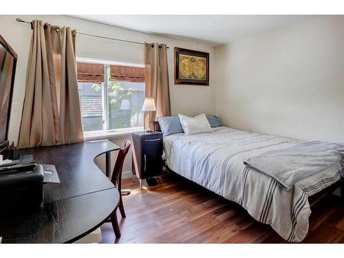 4007 Centre A Street Ne, Calgary, AB - Indoor Photo Showing Bedroom