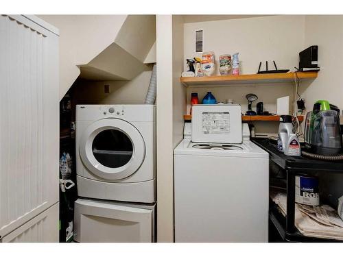 4007 Centre A Street Ne, Calgary, AB - Indoor Photo Showing Laundry Room