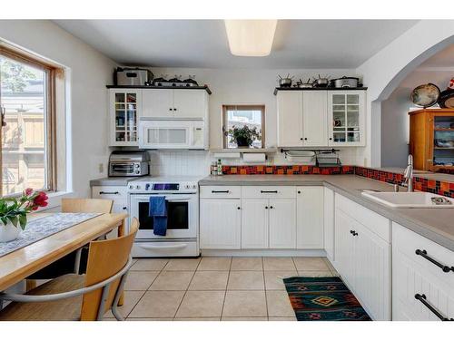 4007 Centre A Street Ne, Calgary, AB - Indoor Photo Showing Kitchen