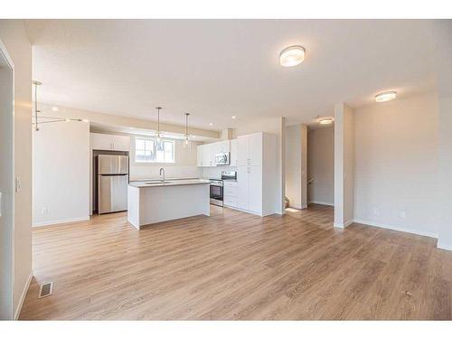 117 South Point Manor Sw, Airdrie, AB - Indoor Photo Showing Kitchen