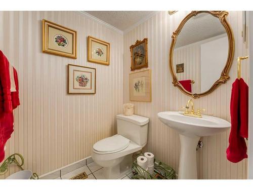 14228 Park Estates Drive Se, Calgary, AB - Indoor Photo Showing Bathroom