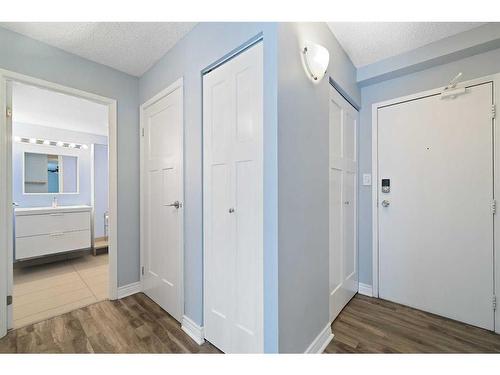 614-111 14 Avenue Se, Calgary, AB - Indoor Photo Showing Other Room