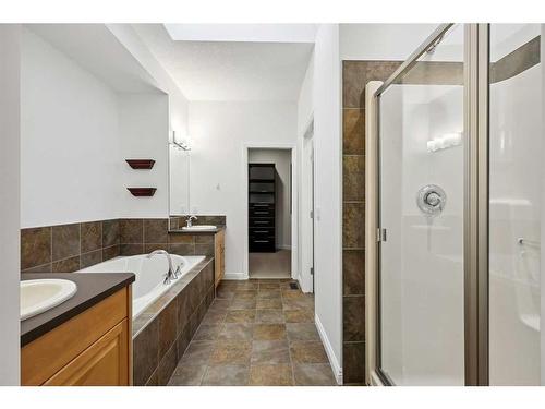 200 Prestwick Manor Se, Calgary, AB - Indoor Photo Showing Bathroom