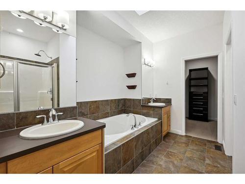 200 Prestwick Manor Se, Calgary, AB - Indoor Photo Showing Bathroom