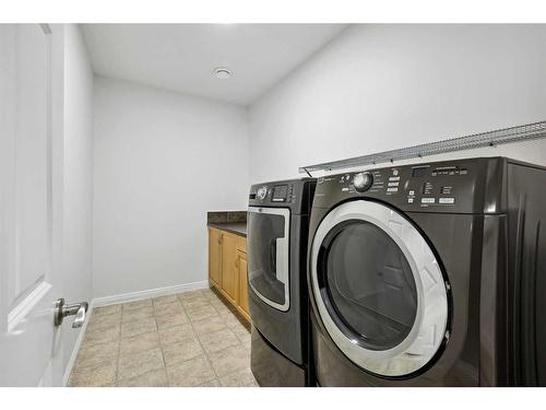 200 Prestwick Manor Se, Calgary, AB - Indoor Photo Showing Laundry Room