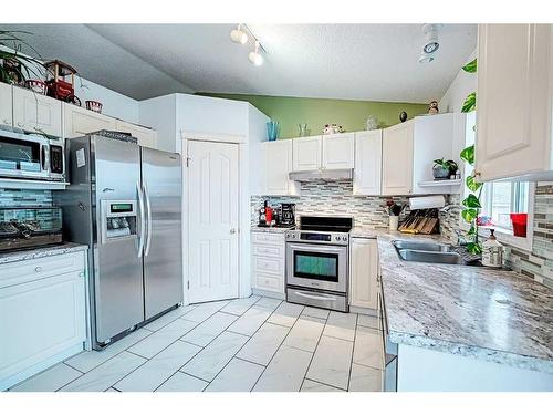 539 Pioneer Drive, Irricana, AB - Indoor Photo Showing Kitchen With Double Sink