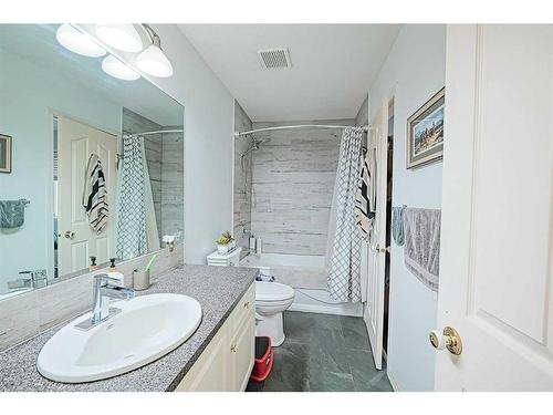 539 Pioneer Drive, Irricana, AB - Indoor Photo Showing Bathroom