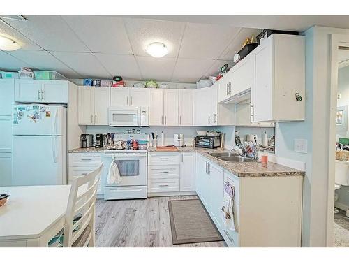 539 Pioneer Drive, Irricana, AB - Indoor Photo Showing Kitchen With Double Sink