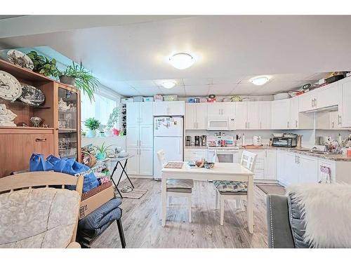 539 Pioneer Drive, Irricana, AB - Indoor Photo Showing Kitchen