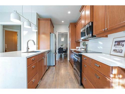 1613 18 Avenue Nw, Calgary, AB - Indoor Photo Showing Kitchen