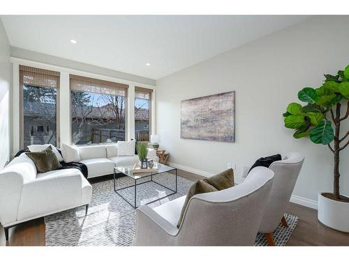 1613 18 Avenue Nw, Calgary, AB - Indoor Photo Showing Living Room