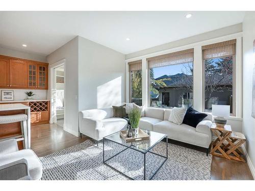 1613 18 Avenue Nw, Calgary, AB - Indoor Photo Showing Living Room