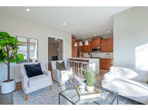 1613 18 Avenue Nw, Calgary, AB - Indoor Photo Showing Living Room