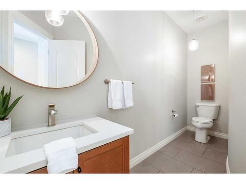 1613 18 Avenue Nw, Calgary, AB - Indoor Photo Showing Bathroom