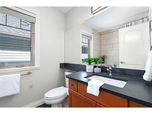 1613 18 Avenue Nw, Calgary, AB - Indoor Photo Showing Bathroom