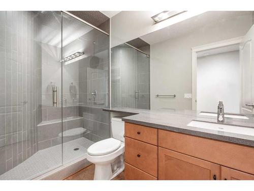 1613 18 Avenue Nw, Calgary, AB - Indoor Photo Showing Bathroom