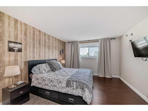 962 Harvest Hills Drive Ne, Calgary, AB - Indoor Photo Showing Bedroom