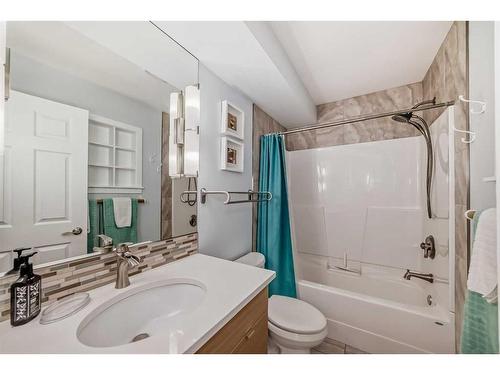 962 Harvest Hills Drive Ne, Calgary, AB - Indoor Photo Showing Bathroom