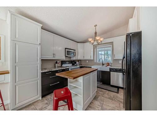 962 Harvest Hills Drive Ne, Calgary, AB - Indoor Photo Showing Kitchen