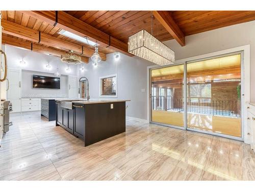 163 Malibou Road Sw, Calgary, AB - Indoor Photo Showing Kitchen